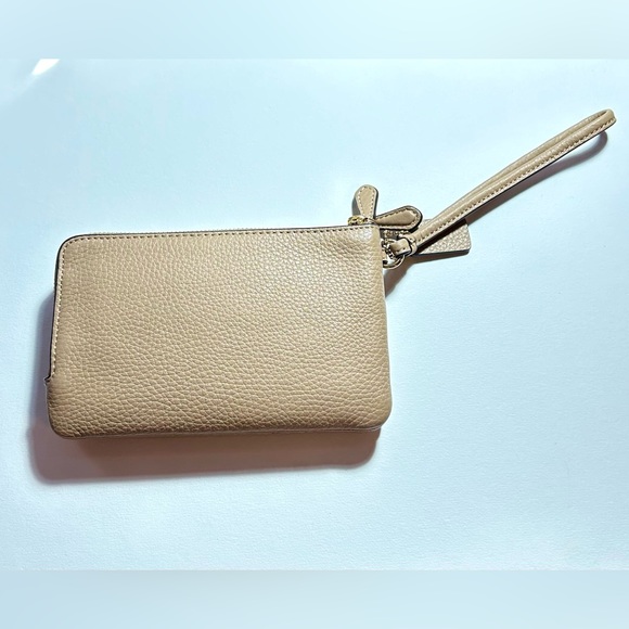 Biege Coach leather wristlet - Picture 2 of 5